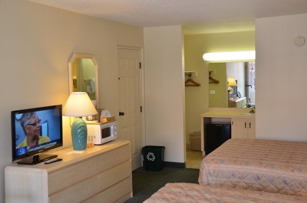 Cypress Cove Nudist Resort Poinciana Room photo
