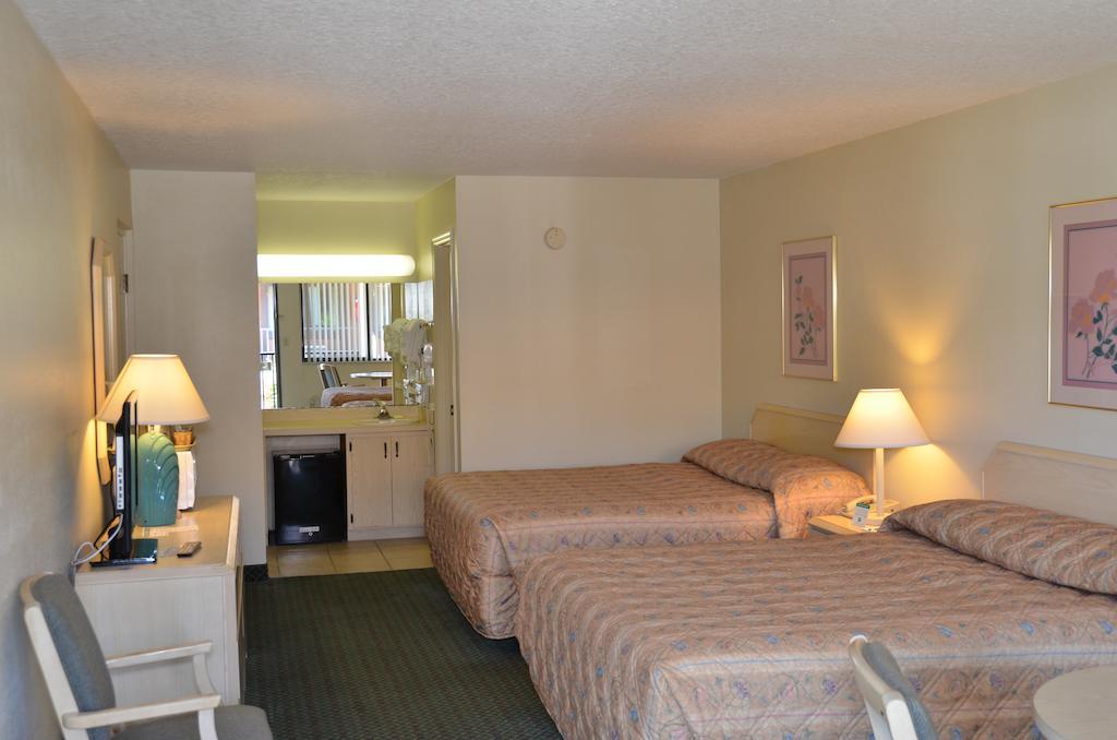 Cypress Cove Nudist Resort Poinciana Room photo