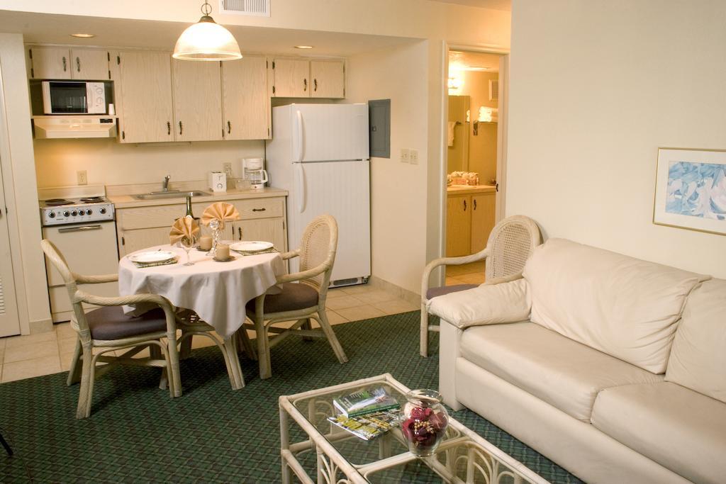 Cypress Cove Nudist Resort Poinciana Room photo